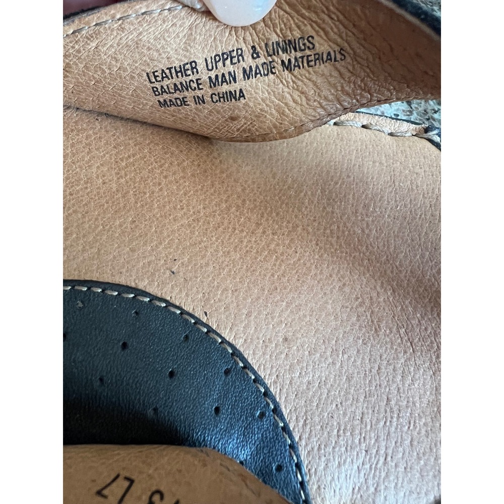 Born Black Leather Thong Sandals Womens 10 Flat Flip Flops Classic Old Money - Picture 8 of 11